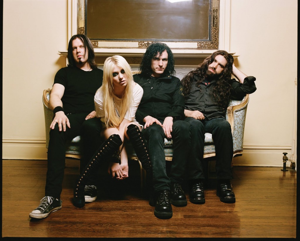 The-Pretty-Reckless-publicity-photo2_6-16-10